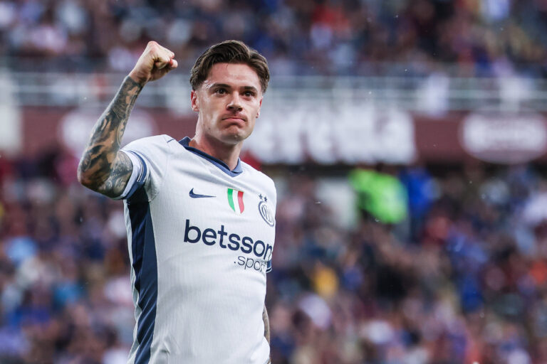 Torino FC vs FC Internazionale - Serie A 2024/25 - 11/05/2025 Nicola Zalewski of FC Internazionale celebrates after scoring a goal during Serie A 2024/25 football match between Torino FC and FC Internazionale at Olimpico Grande Torino Stadium *** Torino FC vs FC Internazionale Serie A 2024 25 11 05 2025 Nicola Zalewski of FC Internazionale celebrates after scoring a goal during Serie A 2024 25 football match between Torino FC and FC Internazionale at Olimpico Grande Torino Stadium Copyright: xBEAUTIFULxSPORTS/Carabellix
2025.05.11 Turyn
pilka nozna , liga wloska
Torino FC - Inter Mediolan
Foto IMAGO/PressFocus

!!! POLAND ONLY !!!