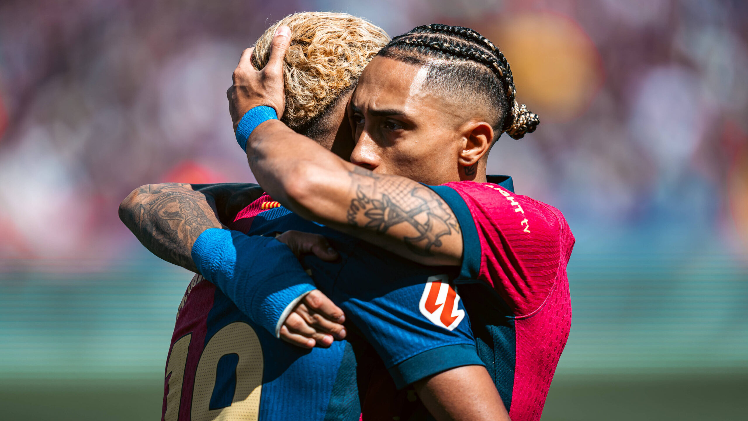 Spanish LaLiga EA Sports: FC Barcelona, Barca v Real Madrid CF in Barcelona, Spain. Barcelona, Spain, 11, May, 2025. FC Barcelona player 11 Raphinha hugs 19 Lamine Yamal during LaLiga EA Sports match El Clasico between FC Barcelona and Real Madrid CF in Olympic Stadium Lluis Companys, Barcelona, Spain, on May 11, 2025. Barcelona Olympic Stadium Lluis Companys Barcelona Spain
2025.05.11 Barcelona
pilka nozna , liga hiszpanska
FC Barcelona - Real Madryt
Foto IMAGO/PressFocus
!!! POLAND ONLY !!!