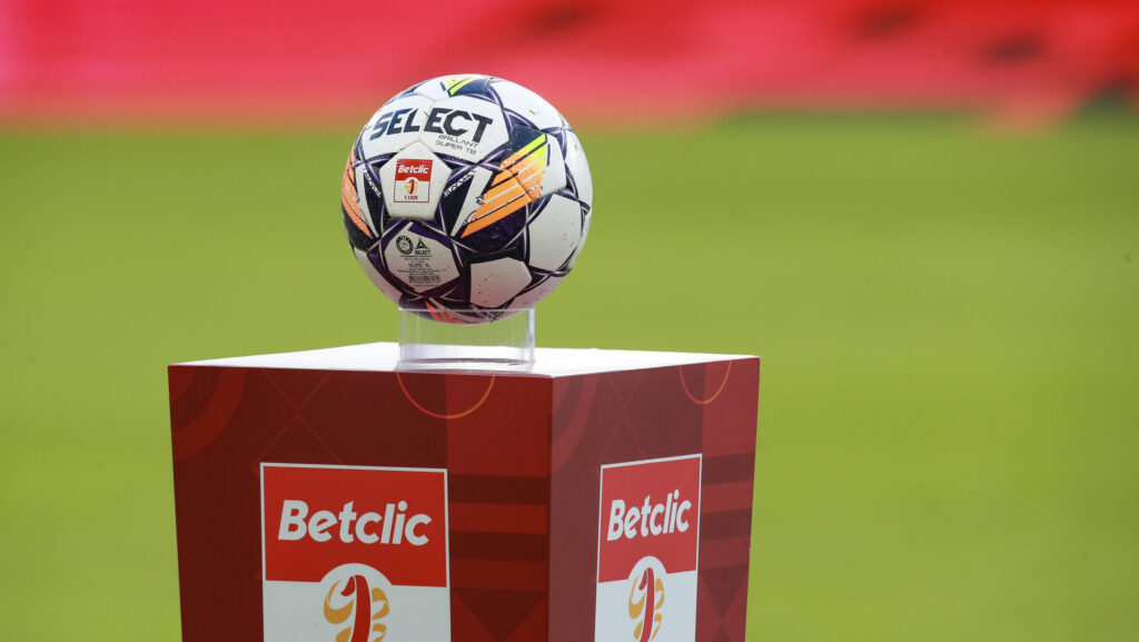 2025.05.12 Plock 
Pilka nozna Betclic 1 Liga 2024/2025 
Wisla Plock - Arka Gdynia
N/z Betclic oficjalna pilka Select
Foto Artur Kraszewski / PressFocus 

2025.05.12 Plock 
Football Betclic 1 Liga 2024/2025 
Wisla Plock - Arka Gdynia
Select ball
Credit: Artur Kraszewski / PressFocus