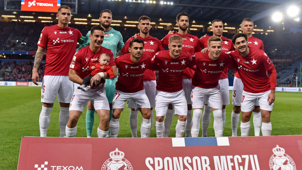 2025.05.16 Krakow
Pilka nozna , Betclic I liga , sezon 2024/25
Wisla Krakow - Stal Stalowa Wola
N/z Pilkarze Wisly przed meczem, zdjecie grupowe druzynowe druzyna
Foto Krzysztof Porebski / PressFocus

2025.05.16 Krakow
Football , Polish league, second level , 2024/2025 season
Wisla Krakow - Stal Stalowa Wola
Pilkarze Wisly przed meczem, zdjecie grupowe druzynowe druzyna
Credit: Krzysztof Porebski / PressFocus