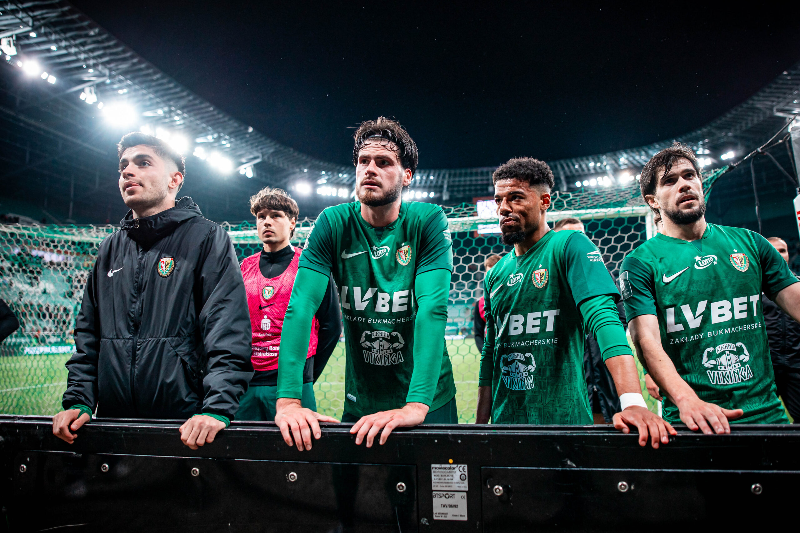2025.05.16 Wroclaw
Pilka nozna, PKO BP Ekstraklasa, sezon 2024/2025
Slask Wroclaw - Jagiellonia Bialystok
N/z pilkarze slaska wroclaw oddali koszulki kibicom Assad Al Hamlawi Jose Pozo
Foto Mateusz Porzucek PressFocus

2025.05.16 Wroclaw
Football, Polish top league - first level, 2024/25 season
Slask Wroclaw - Jagiellonia Bialystok
pilkarze slaska wroclaw oddali koszulki kibicom Assad Al Hamlawi Jose Pozo
Credit: Mateusz Porzucek PressFocus