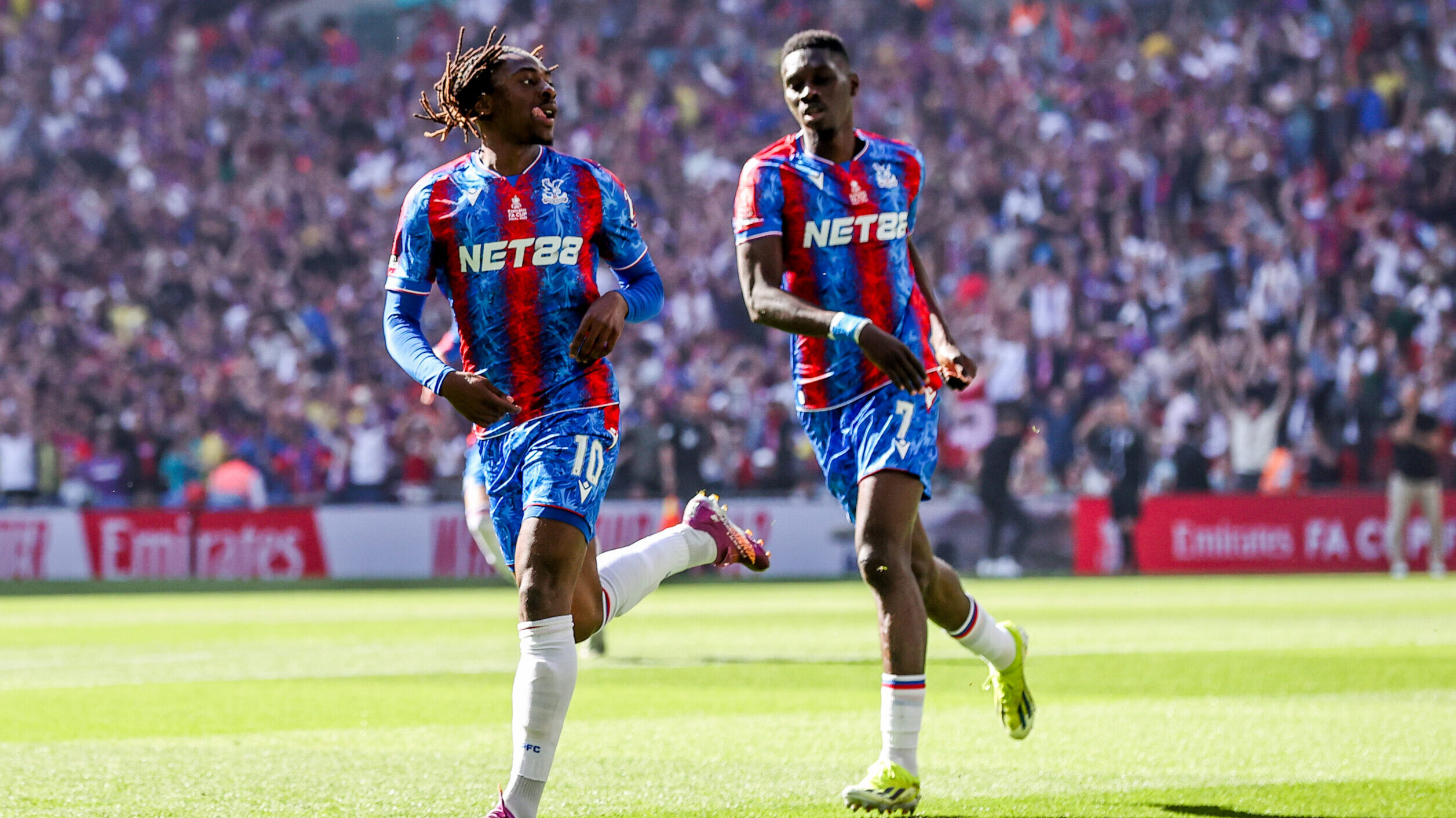 Eberechi Eze of Crystal Palace celebrates his goal to make it 1-0 during the Emirates FA Cup Final match Crystal Palace vs Manchester City at Wembley Stadium, London, United Kingdom, 17th May 2025
(Photo by Alfie Cosgrove/News Images) in London, United Kingdom on 5/17/2025. (Photo by Alfie Cosgrove/News Images/Sipa USA)
2025.05.17 Londyn
pilka nozna Puchar Anglii
Crystal Palace - Manchester City
Foto News Images/SIPA USA/PressFocus
!!! POLAND ONLY !!!