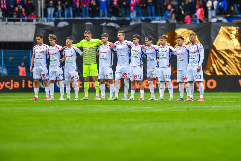 2025.05.17 Gliwice
Pilka nozna PKO BP Ekstraklasa Sezon 2024/2025
Piast Gliwice - Gornik Zabrze
N/z minuta ciszy
Foto Marcin Bulanda / PressFocus

2025.05.17 Gliwice
Football Polish PKO BP Ekstraklasa League Season 2024/2025
Piast Gliwice - Gornik Zabrze
minuta ciszy
Credit: Marcin Bulanda / PressFocus