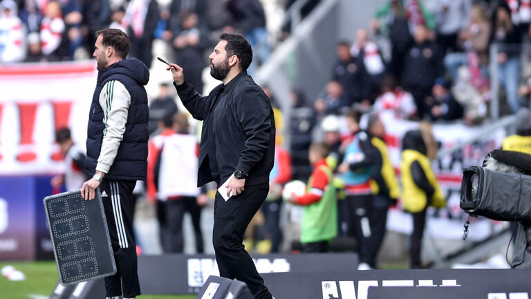 2025.05.18 Krakow
Pilka nozna , PKO BP Ekstraklasa sezon 2024/25
Cracovia Krakow - Legia Warszawa
N/z Goncalo Feio
Foto Krzysztof Porebski / PressFocus

2025.05.18 Krakow
Football Polish top league , 2024/2025 season
Cracovia Krakow - Legia Warszawa
Goncalo Feio
Credit: Krzysztof Porebski / PressFocus