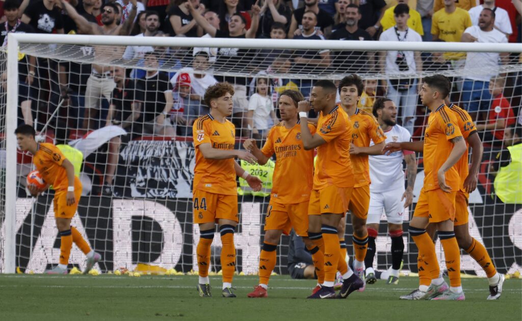 Spanish La Liga EA Sports soccer match Sevilla vs Real Madrid at Ramon Sanchez Pizjuan Stadium in Sevilla, Spain 18 May 2025

LIGA EA SORTS JORNADA 37
ESTADIO SANCHEZ PIZJUAN
SEVILLA FC-REAL MADRID 

(Photo by Cordon Press/Sipa USA)
2025.05.18 Sewilla
pilka nozna liga hiszpanska
Sevilla FC - Real Madryt
Foto Cordon/SIPA USA/PressFocus

!!! POLAND ONLY !!!