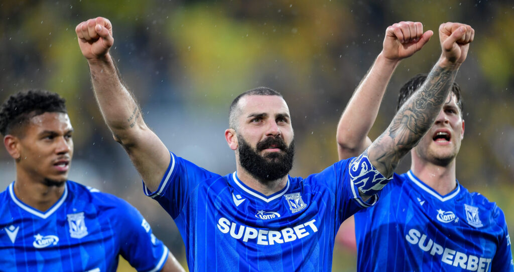 Tak wygląda tabela Ekstraklasy za 2025 rok. Na czele trzy drużyny z