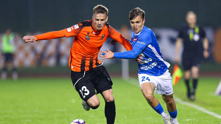 2025.05.19 Glogow
pilka nozna Betclic 1 liga sezon 2024/2025
Chrobry Glogow - Ruch Chorzow
N/z Szymon Lewkot Bartłomiej Baranski
Foto Pawel Andrachiewicz / PressFocus

2025.05.19 Glogow
Football - Betclic polish first league season 2024/2025
Chrobry Glogow - Ruch Chorzow
Szymon Lewkot Bartłomiej Baranski
Credit: Pawel Andrachiewicz / PressFocus