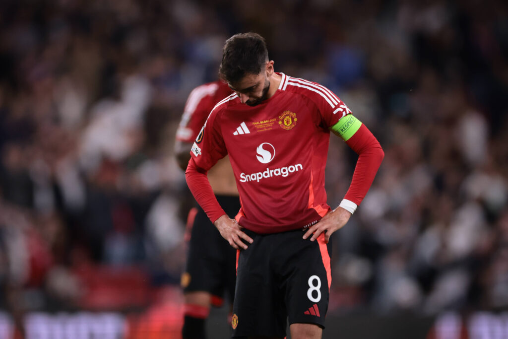 Bilbao, Spain, 21st May 2025. Bruno Fernandes and Leny Yoro of Manchester United, ManU react dejectedly to the 1-0 defeat following the Tottenham Hotspur vs Manchester United UEFA Europa League Final match at San Mames, Bilbao. Picture credit should read: Jonathan Moscrop / Sportimage EDITORIAL USE ONLY. No use with unauthorised audio, video, data, fixture lists, club/league logos or live services. Online in-match use limited to 120 images, no video emulation. No use in betting, games or single club/league/player publications. SPI_021_JM_TOTTENHAM_MANUTD_UEL_ SPI-3950-0021
2025.05.21 Bilbao
pilka nozna , Liga Europy , final
Tottenham Hotspur - Manchester United
Foto IMAGO/PressFocus

!!! POLAND ONLY !!!