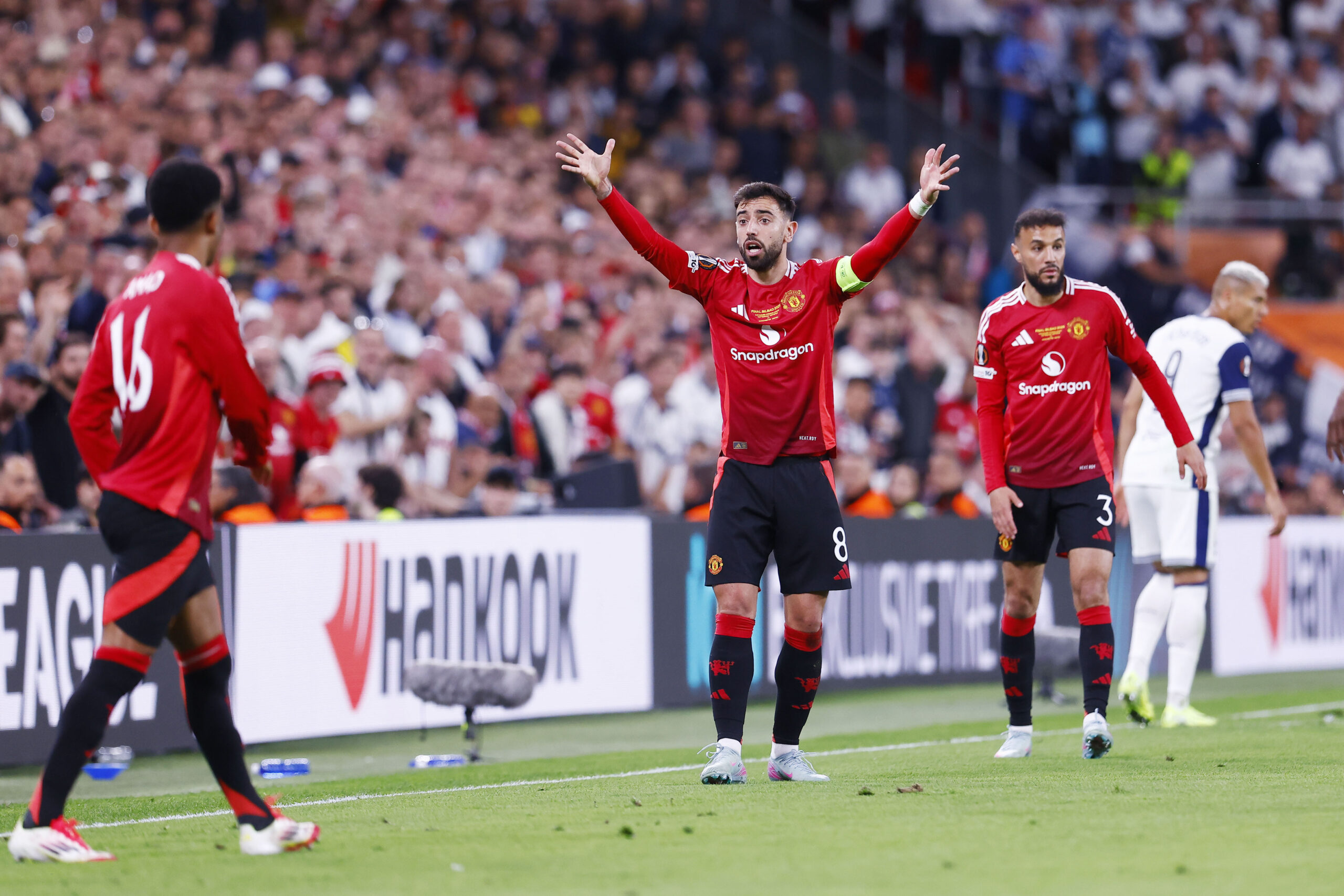 Bruno Fernandes of Manchester United protests during the UEFA Europa League Final football match between Tottenham Hotspur and Manchester United on 21 May 2025 at San Mames Stadium in Bilbao, Spain (Photo by /Sipa USA)
2025.05.22 Bilbao
pilka nozna liga Europy
Tottenham Hotspur - Manchester United
Foto IPA/SIPA USA/PressFocus
!!! POLAND ONLY !!!