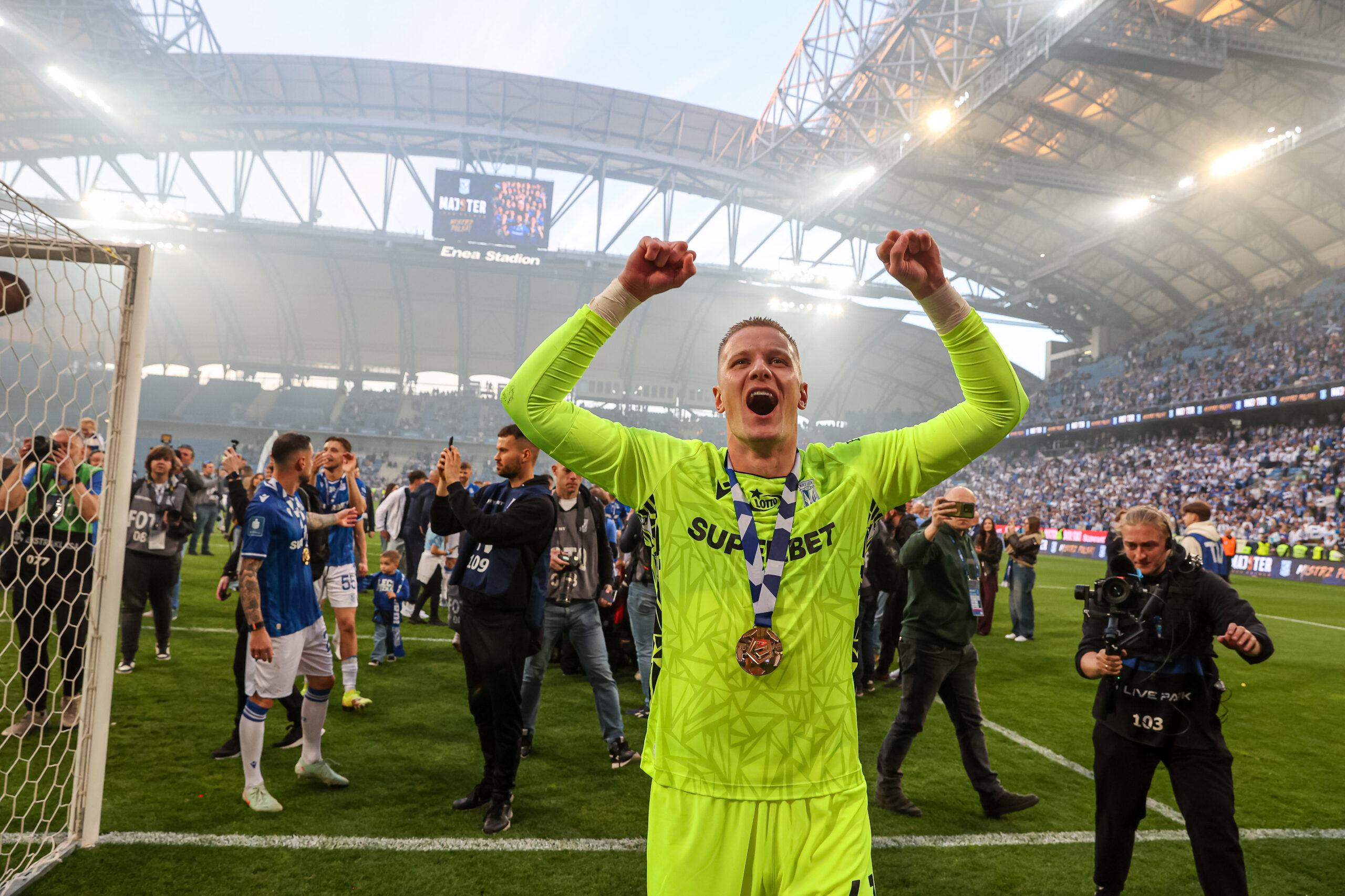 2025.05.24 Poznan
Pilka nozna Ekstraklasa sezon 2024/2025
Lech Poznan - Piast Gliwice
N/z Bartosz Mrozek puchar podium dekoracja radosc
Foto Pawel Jaskolka / PressFocus
2025.05.24 Poznan
Football Polish Ekstraklasa season 2024/2025
Lech Poznan - Piast Gliwice
Credit: Pawel Jaskolka / PressFocus