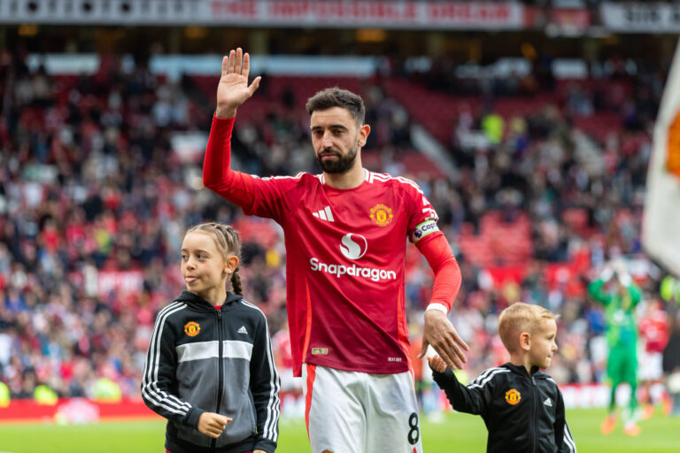 Bruno Fernandes of Manchester United, ManU waves at the fans at the end of the game during the Premier League match between Manchester United and Aston Villa at Old Trafford, Manchester, England on 25 May 2025. PUBLICATIONxNOTxINxUK Copyright: xThomasxGaddx PMI-6877-0055
2025.05.25 Manchester
pilka nozna , liga angielska
Manchester United - Aston Villa
Foto IMAGO/PressFocus

!!! POLAND ONLY !!!