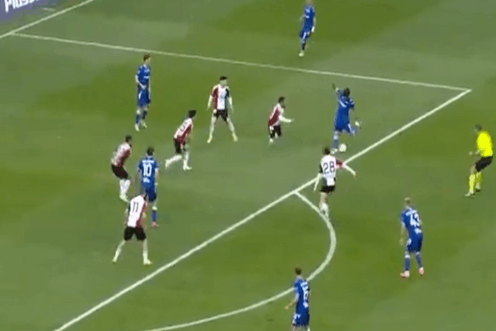Gol na wagę tytułu? Fenomenalne trafienie w hicie Legia &#8211; Lech [WIDEO]