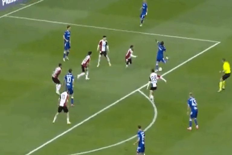 Gol na wagę tytułu? Fenomenalne trafienie w hicie Legia &#8211; Lech [WIDEO]