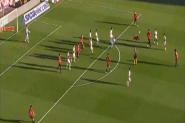Oto nowy faworyt do Nagrody Puskasa? Gol przewrotką zza pola karnego! [WIDEO]