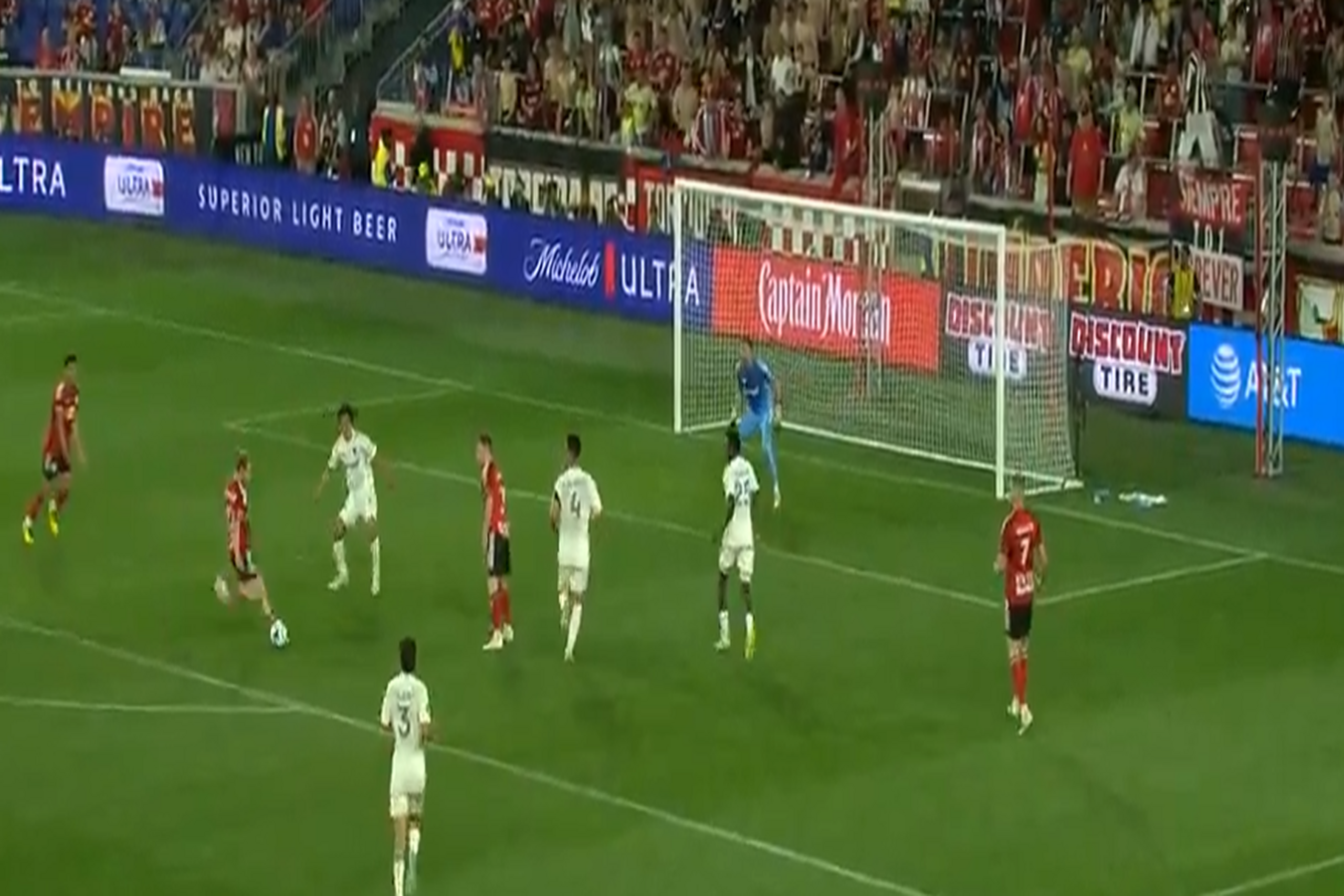 7:0 i asysta byłego gracza Miedzi Legnica! Szalony mecz w MLS [WIDEO]