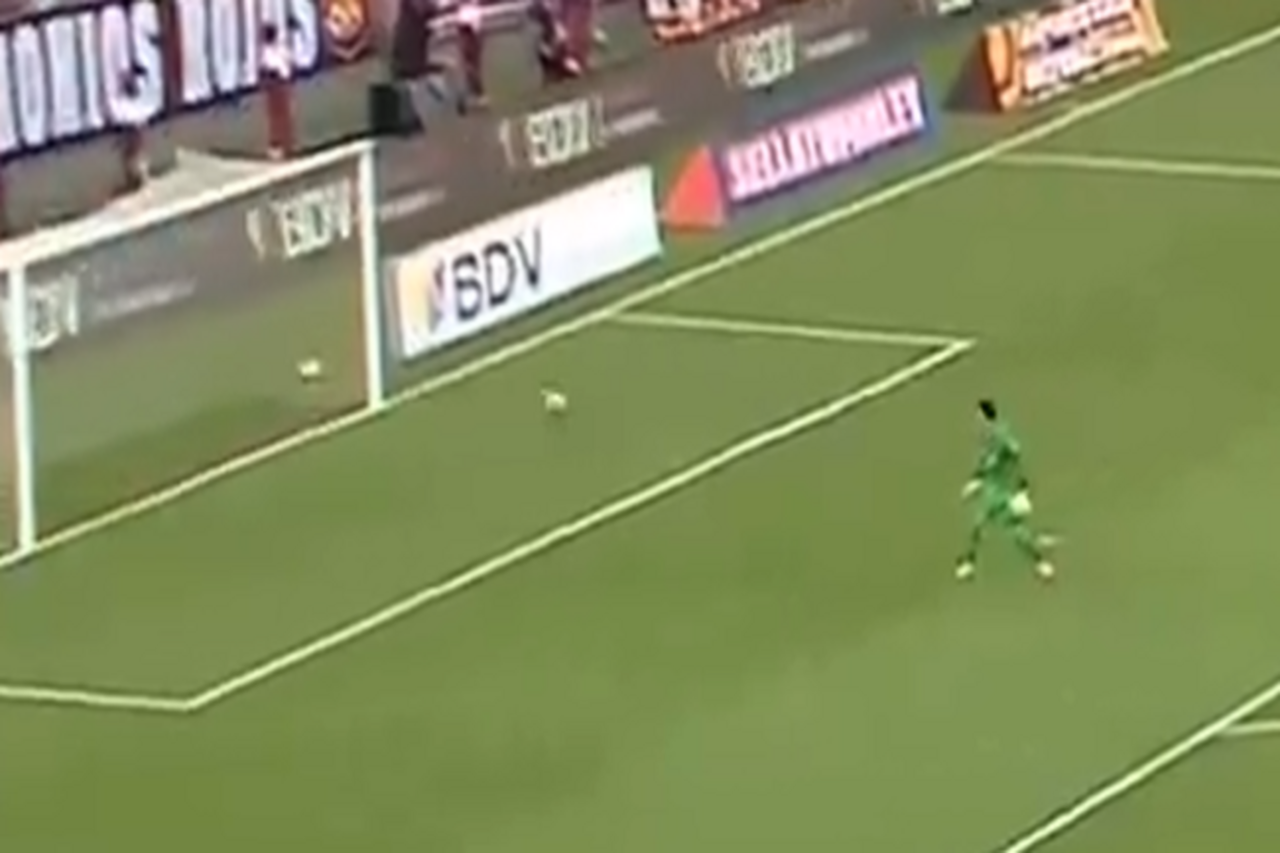 Co to było? Kuriozalny samobój w eliminacjach do MŚ [WIDEO]