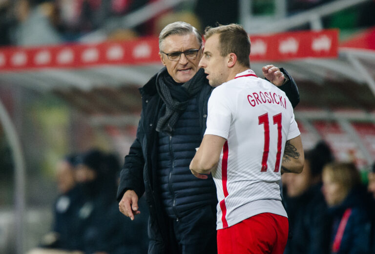 2016.11.14 , Wroclaw , Stadion miejski, Pilka nozna , Mecz towarzyski 
Polska - Slowenia
N/z Trener Adam Nawalka, Kamil Grosicki
Foto Rafal Oleksiewicz / PressFocus

2016.11.14, Wroclaw
Friendly match Poland - Slovenia
Trener Adam Nawalka, Kamil Grosicki
Credit: Rafal Oleksiewicz / PressFocus