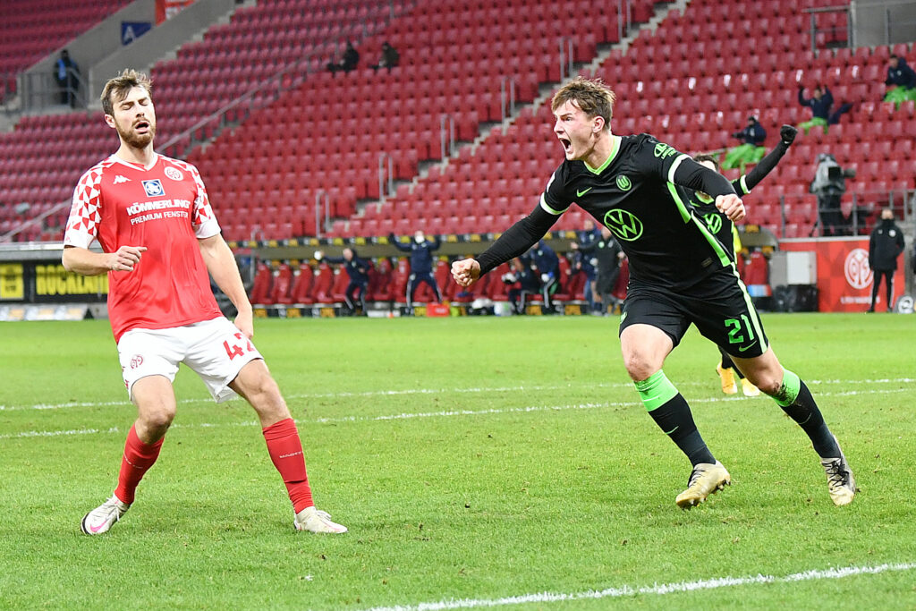 (210120) -- MAINZ, Jan. 20, 2021 (Xinhua) -- Bartosz Bialek (R) of Wolfsburg celebrates scoring during a German Bundesliga football match between FSV Mainz 05 and Vfl Wolfsburg in Mainz, Germany, Jan. 19, 2021. (Photo by Ulrich Hufnagel/Xinhua)

19.01.2021 Mainz
Pilka nozna 
Liga Niemiecka
FSV Mainz 05 - VfL Wolfsburg
FOTO Ulrich Hufnagel / Xinhua / PressFocus

POLAND ONLY!!