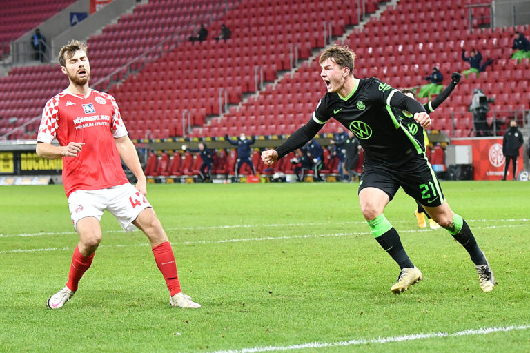 (210120) -- MAINZ, Jan. 20, 2021 (Xinhua) -- Bartosz Bialek (R) of Wolfsburg celebrates scoring during a German Bundesliga football match between FSV Mainz 05 and Vfl Wolfsburg in Mainz, Germany, Jan. 19, 2021. (Photo by Ulrich Hufnagel/Xinhua)
19.01.2021 Mainz
Pilka nozna
Liga Niemiecka
FSV Mainz 05 - VfL Wolfsburg
FOTO Ulrich Hufnagel / Xinhua / PressFocus
POLAND ONLY!!