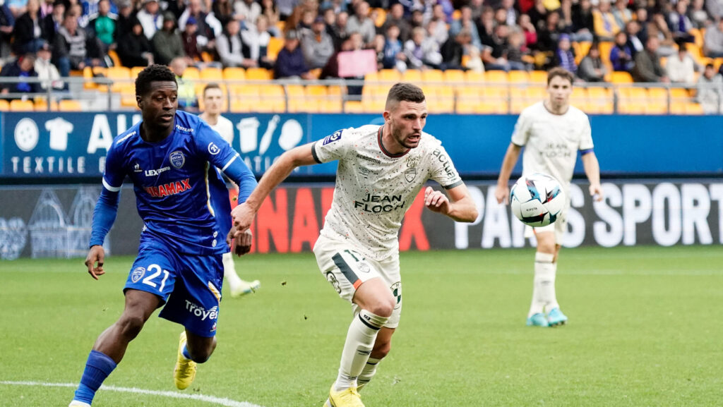 21 Marlos MORENO (estac) - 17 Quentin BOISGARD (fcl) during the Ligue 1 Uber Eats match between Troyes and Lorient at Stade de l&#039;Aube on October 23, 2022 in Troyes, France. (Photo by Dave Winter/FEP/Icon Sport/Sipa USA) - Photo by Icon Sport/Sipa USA
2022.10.23 Troyes
pilka nozna Liga francuska
ESTAC Troyes - FC Lorient
Foto Icon Sport/SIPA USA/PressFocus

!!! POLAND ONLY !!!