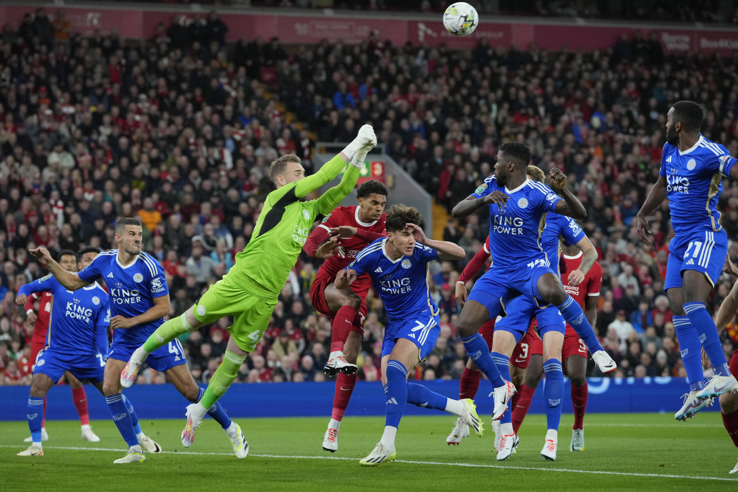 Jakub Stolarczyk #41 of Leicester City punches clear from a corner during the Carabao Cup Third Round match Liverpool vs Leicester City at Anfield, Liverpool, United Kingdom, 27th September 2023
(Photo by Steve Flynn/News Images) in Liverpool, United Kingdom on 9/27/2023. (Photo by Steve Flynn/News Images/Sipa USA)
2023.09.27 Liverpool
pilka nozna puchar ligi angielskiej
Liverpool - Leicester City
Foto Steve Flynn/News Images/SIPA USA/PressFocus
!!! POLAND ONLY !!!