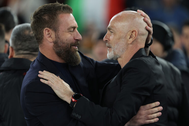 Rome, Italy 18.04.2024: Stefano Pioli coach Milan greet Daniele De Rossi coach of Roma before the UEFA Europa League 2023-2024, quarter final , football match between AS Roma vs AC Milan at Olympic Stadium in Rome. (Photo by Marco Iacobucci/IPA Sport / ipa-/IPA/Sipa USA)
2024.04.18 Rzym
pilka nozna Liga Europy
AS Roma - AC Milan
Foto Marco Iacobucci/IPA Sport/ipa-agency.net/SIPA USA/PressFocus

!!! POLAND ONLY !!!