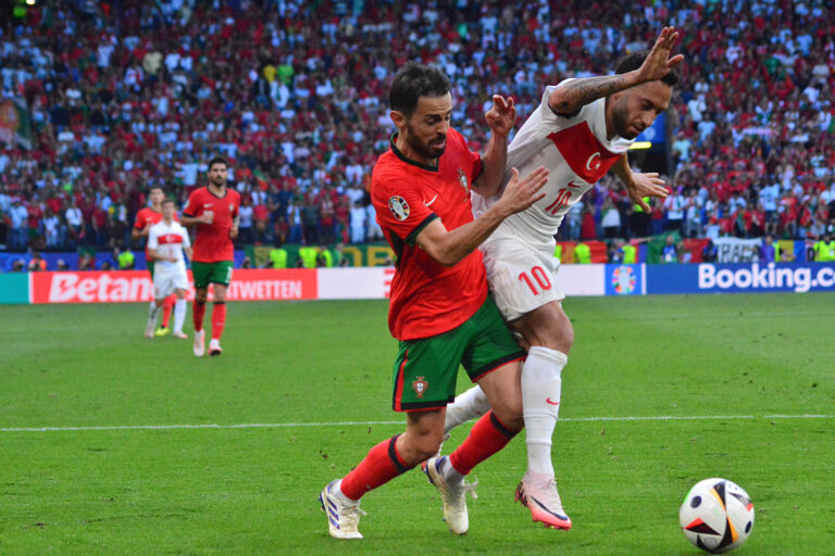 Bernardo Silva (Portugal) against Hakan Calhanoglu (Turkiye)  during  UEFA Euro 2024 - Turkiye vs Portugal, UEFA European Football Championship in Dortmund, Germany, June 22 2024-/ ipa-agency.net - //IPAPRESSITALY_IPA_Agency_IPA47385671/Credit:Pasquale Golia/IPA/IPA/SIPA/2406231139

22.06.2024 DORTMUND
pilka nozna mistrzostwa swiata katar 2022
Portugalia - Turcja
Foto Pasquale Golia/IPA/IPA/SIPA / Sipa / PressFocus 
POLAND ONLY!!