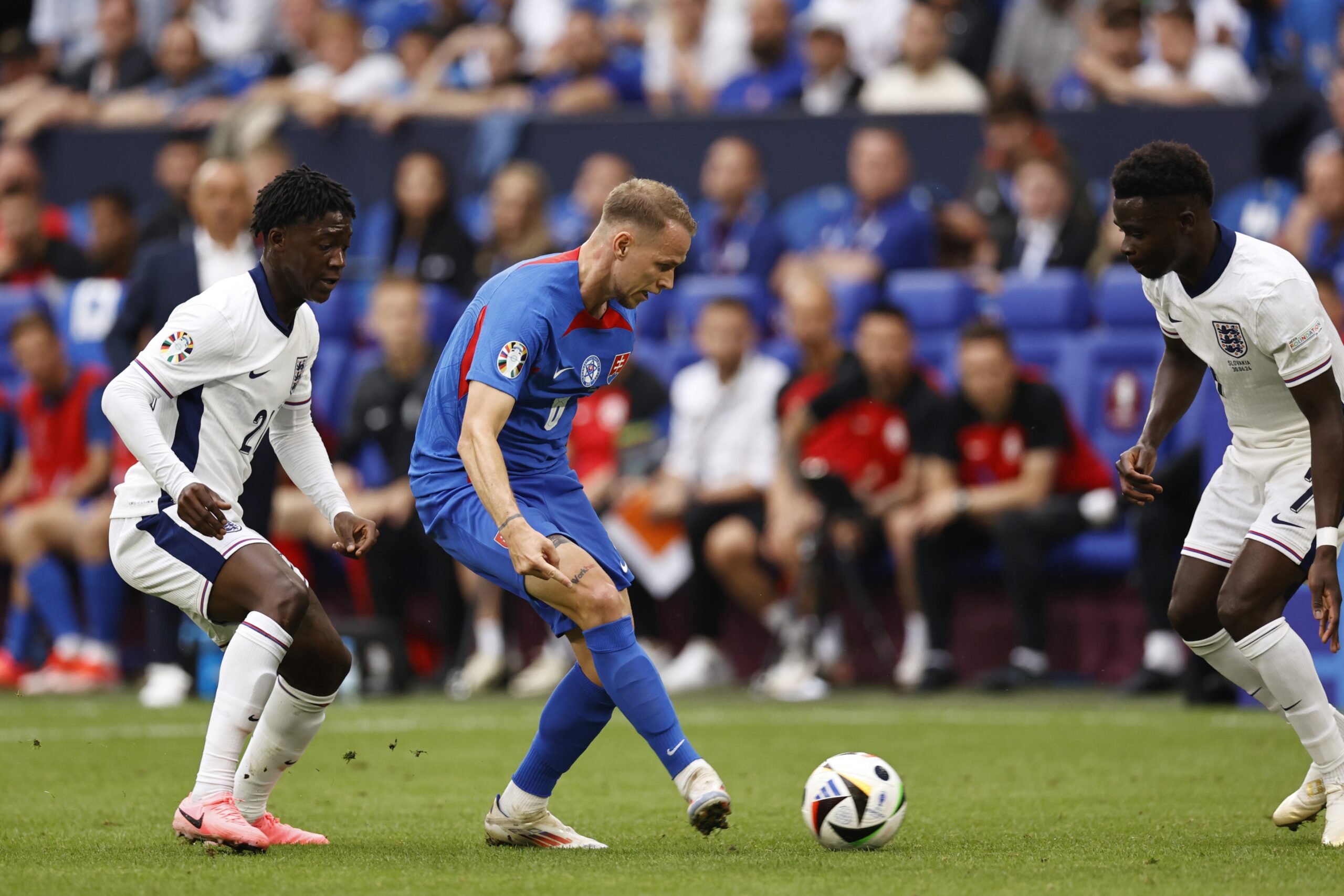 6/30/2024 - GELSENKIRCHEN - (l-r) Kobbie Mainoo of England, Ondrej Duda of Slovakia, Bukayo Saka of England during the UEFA EURO 2024 round of 16 match between England and Slovakia at the Arena AufSchalke on June 30, 2024 in Gelsenkirchen, Germany. ANP | Hollandse Hoogte | MAURICE VAN STEEN /ANP/Sipa USA
2024.06.30 UEFA EURO 2024
pilka nozna mistrzostwa Europy UEFA Euro 2024
Slowacja - Anglia
Foto ANP/SIPA USA/PressFocus

!!! POLAND ONLY !!!