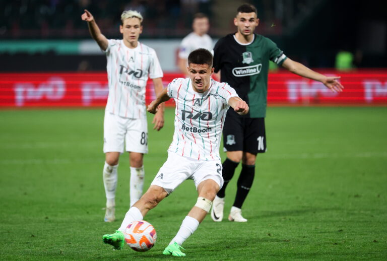 RUSSIA, MOSCOW - SEPTEMBER 1, 2024: Lokomotiv&#039;s Alexei Batrakov, Lokomotiv&#039;s Vadim Rakov, and Krasnodar&#039;s Eduard Spertsyan (L-R) are in action in a 2024/25 Russian Premier League Round 7 football match between Lokomotiv Moscow and FC Krasnodar at RZD Arena.  Sergei Fadeichev/TASS/Sipa USA
2024.09.01 Moskwa
pilka nozna liga rosyjska
Lokomotiv Moskwa - FC Krasnodar
Foto Sergei Fadeichev/TASS/SIPA USA/PressFocus

!!! POLAND ONLY !!!