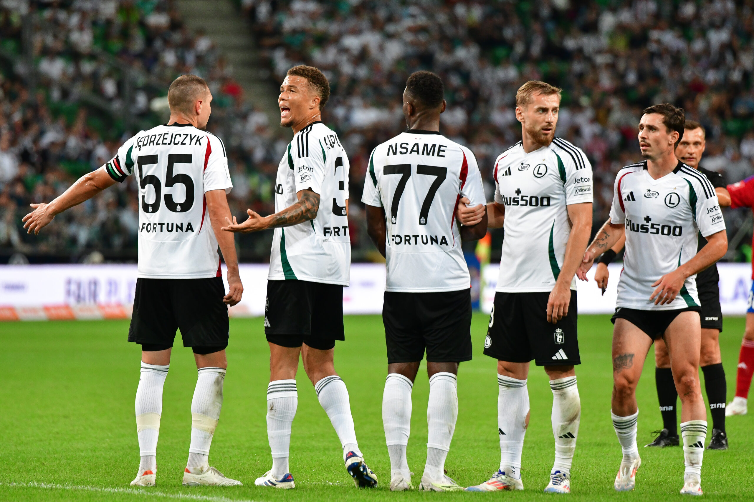 2024.09.15 Warszawa
pilka nozna PKO Ekstraklasa sezon 2024/2025
Legia Warszawa - Rakow Czestochowa
N/z Artur Jedrzejczyk Steve Kapuadi Jean-Pierre Nsame Rafal Augustyniak Allan Migouel Alfarela
Foto Pawel Bejnarowicz / PressFocus

2024.09.15 Warsaw
Football - Polish PKO Ekstraklasa season 2024/2025
Legia Warszawa - Rakow Czestochowa
Artur Jedrzejczyk Steve Kapuadi Jean-Pierre Nsame Rafal Augustyniak Allan Migouel Alfarela
Credit: Pawel Bejnarowicz / PressFocus
