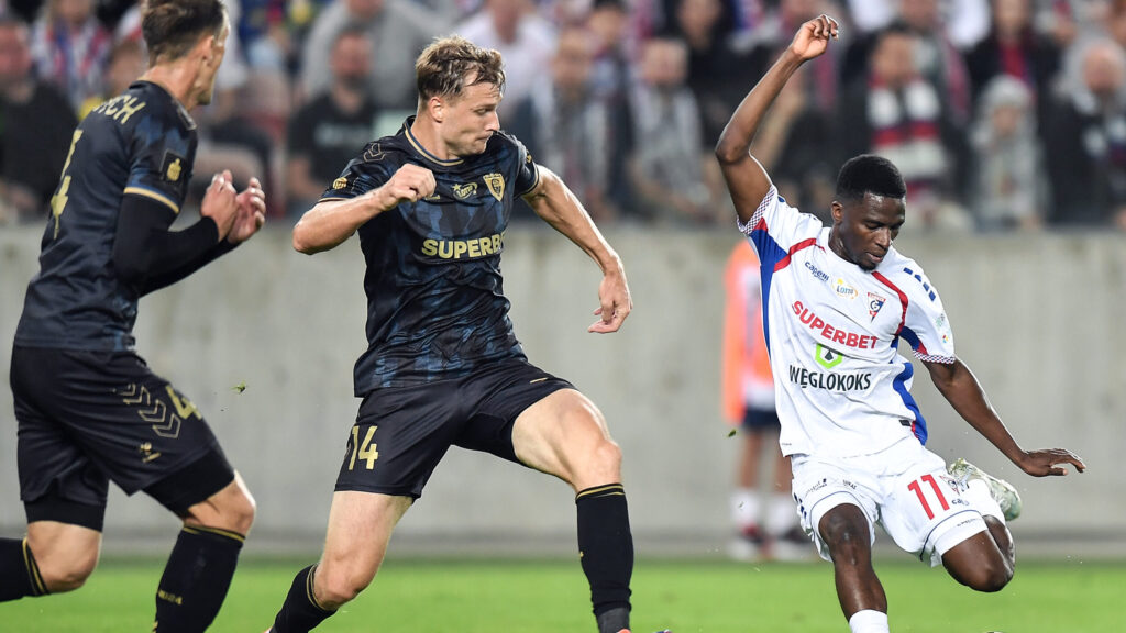 2024.09.21 Zabrze
Pilka nozna PKO Ekstraklasa Sezon 2024/2025
N/z Arkadiusz Jedrych Aleksander Komor Taofeek Ismaheel
Foto Norbert Barczyk / PressFocus

2024.09.21 Zabrze
Football Polish League PKO Ekstraklasa Season 2024/2025
Arkadiusz Jedrych Aleksander Komor Taofeek Ismaheel
Credit: Norbert Barczyk / PressFocus