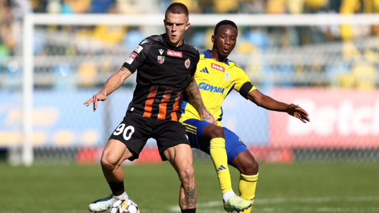 2024.09.29 Gdynia Pilka Nozna Betclic 1 liga sezon 2024/2025 Mecz Arka Gdynia - Chrobry Glogow N/z Mateusz Lewandowski Alassane Sidibe Foto Piotr Matusewicz / PressFocus

2024.09.29 Gdynia
Football Polish first division season 2024/2025
Arka Gdynia - Chrobry Glogow
Mateusz Lewandowski Alassane Sidibe
Credit: Piotr Matusewicz / PressFocus