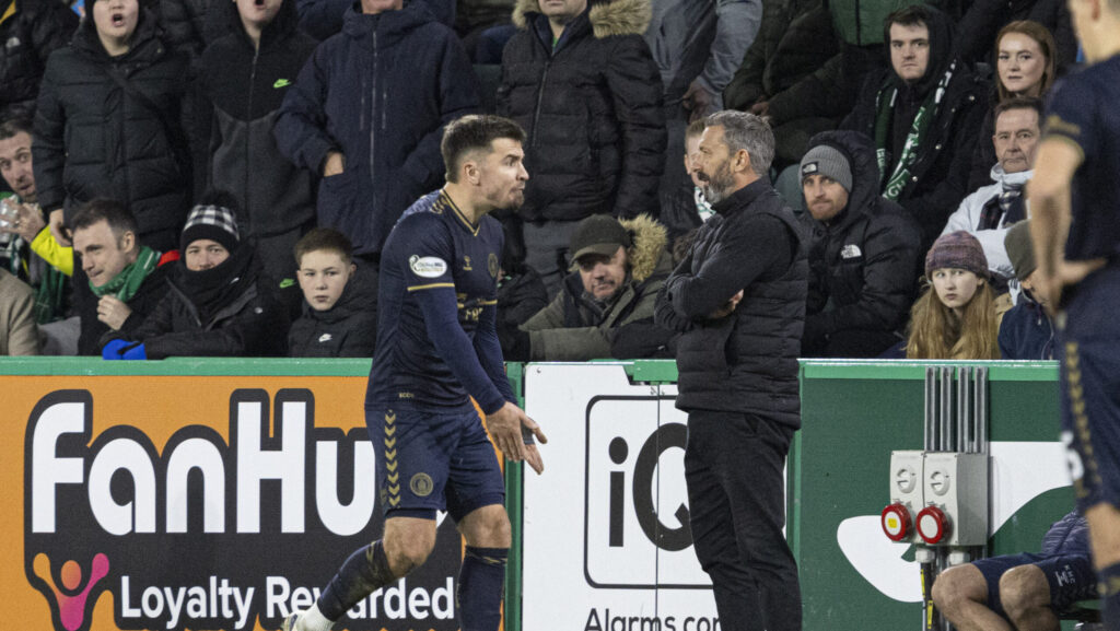 Danny Armstrong protests his innocence after being sent off for Kilmarnock *** No Sales in the UK ***
2024.12.29 Edinburgh
pilka nozna liga szkocka
Hibernian - Kilmarnock
Foto Cameron Allan | Sportpix/SIPA USA/PressFocus

!!! POLAND ONLY !!!
