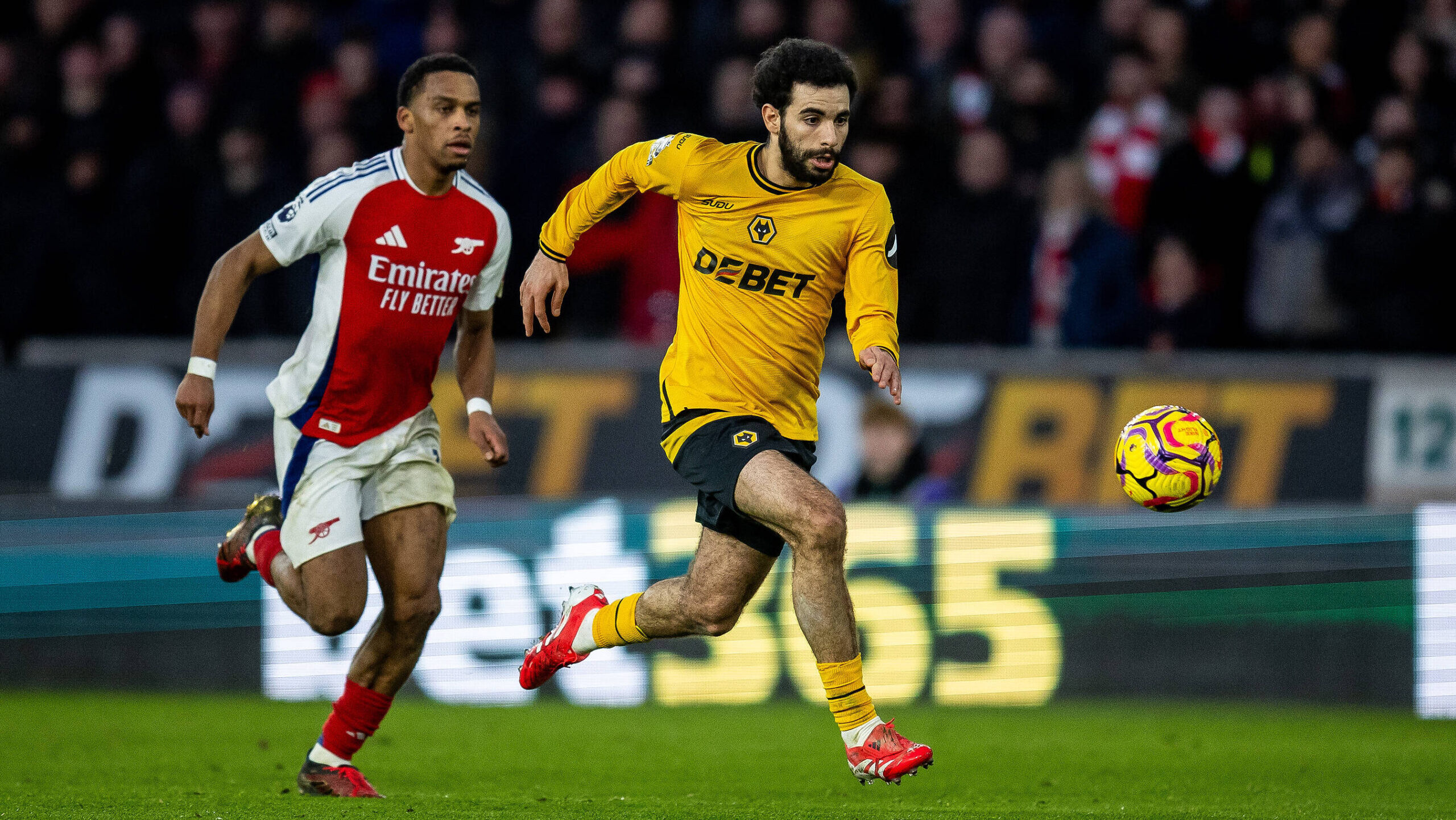 Wolverhampton Wanderers v Arsenal Premier League 25/01/2025. Wolverhampton Wanderers defender Rayan Ait-Nouri 3 runs forward with ball during the Premier League match between Wolverhampton Wanderers and Arsenal at Molineux, Wolverhampton, England on 25 January 2025. Wolverhampton Molineux West Midlands England Editorial use only DataCo restrictions apply See www.football-dataco.com , Copyright: xManjitxNarotrax PSI-21315-0187
2025.01.25 Wolverhampton
pilka nozna liga angielska
Premier League sezon 2024/2025
Foto IMAGO/PressFocus

!!! POLAND ONLY !!!
