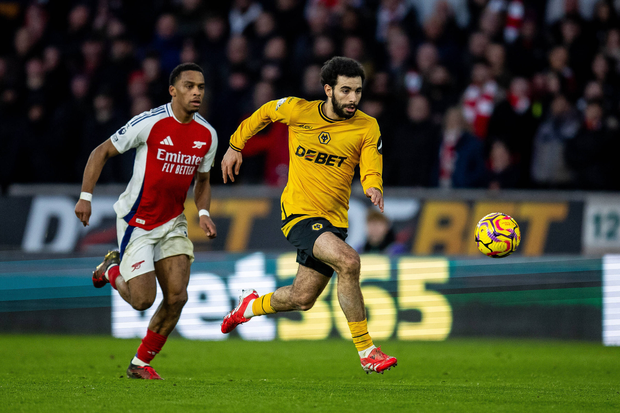 Wolverhampton Wanderers v Arsenal Premier League 25/01/2025. Wolverhampton Wanderers defender Rayan Ait-Nouri 3 runs forward with ball during the Premier League match between Wolverhampton Wanderers and Arsenal at Molineux, Wolverhampton, England on 25 January 2025. Wolverhampton Molineux West Midlands England Editorial use only DataCo restrictions apply See www.football-dataco.com , Copyright: xManjitxNarotrax PSI-21315-0187
2025.01.25 Wolverhampton
pilka nozna liga angielska
Premier League sezon 2024/2025
Foto IMAGO/PressFocus
!!! POLAND ONLY !!!