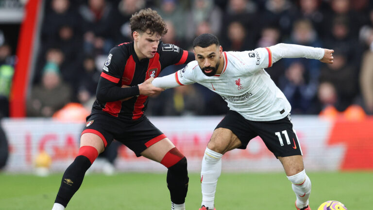 Bournemouth, England, 1st February 2025. Milos Kerkez of Bournemouth and Mohamed Salah of Liverpool challenge for the ball during the Premier League match at the Vitality Stadium, Bournemouth. Picture credit should read: Paul Terry / Sportimage EDITORIAL USE ONLY. No use with unauthorised audio, video, data, fixture lists, club/league logos or live services. Online in-match use limited to 120 images, no video emulation. No use in betting, games or single club/league/player publications. SPI_025_PT_Bournemouth_Liverpool SPI-3648-0025
2025.02.01 Bournemouth
pilka nozna liga angielska
AFC Bournemouth - Liverpool
Foto IMAGO/PressFocus

!!! POLAND ONLY !!!