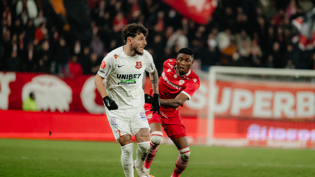 SuperLiga Romania 2024-2025: Dinamo Bucharest- FC Hermannstadt, 03.03.2025 SuperLiga Romania 2024-2025: Dinamo Bucharest- FC Hermannstadt, 03.03.2025, Ianis Stoica and Kennedy Boateng during the match against Dinamo. Copyright: xVLADxBEREHOLSCHIx
2025.03.03 Bukareszt
pilka nozna , liga rumunska
Dinamo Bukareszt - FC Hermannstadt
Foto IMAGO/PressFocus

!!! POLAND ONLY !!!