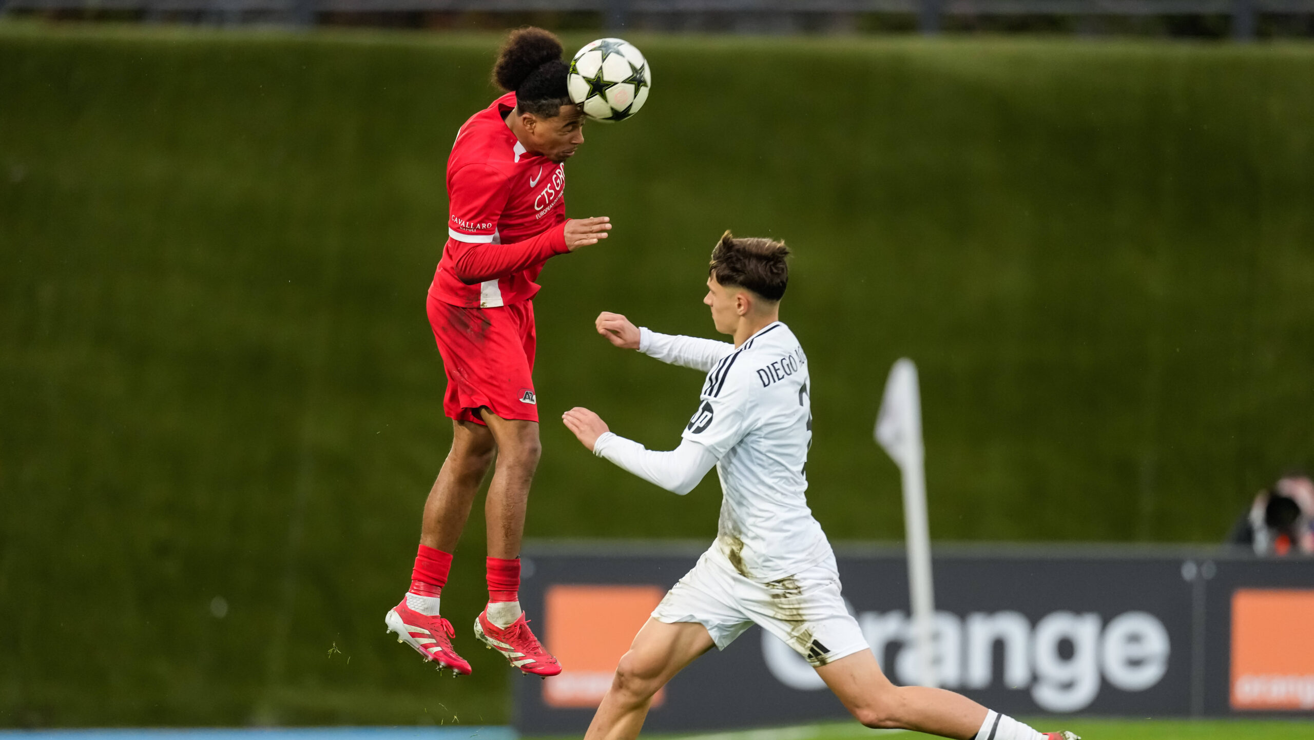 2025-03-05 Real Madrid U19 v AZ Alkmaar U19 - UEFA Youth League Round of 16 MADRID, SPAIN - MARCH 5: Elijah Dijkstra of AZ Alkmaar U19 and Diego Aguado of Real Madrid U19 battle for possession during the UEFA Youth League Round of 16 match between Real Madrid U19 and AZ Alkmaar U19 at Alfredo Di Stefano Stadium on March 5, 2025 in Madrid, Spain. Madrid Alfredo Di Stefano Stadium Spain Content not available for redistribution in The Netherlands directly or indirectly through any third parties. Copyright: xEdxvanxdexPolx
2025.03.05 Madryt
pilka nozna , liga mlodziezowa UEFA
Real Madryt U19 - AZ Alkmaar U19
Foto IMAGO/PressFocus

!!! POLAND ONLY !!!