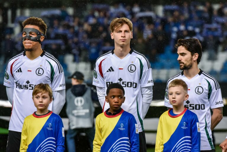 2025.03.06 Molde Norwegia
pilka nozna Liga Konferencji UEFA
Molde FK - Legia Warszawa
N/z Steve Kapuadi Jan Ziolkowski Claude Goncalves
Foto Wojciech Dobrzynski / Legionisci.com / PressFocus

2025.03.06 Molde Norway
football UEFA Conference League
Molde FK - Legia Warsaw

Credit: Wojciech Dobrzynski / Legionisci.com / PressFocus