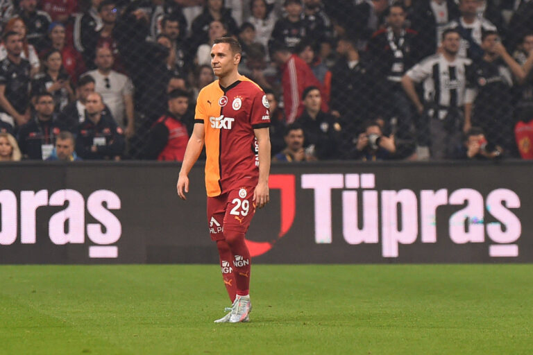 Przemyslaw Frankowski of Galatasaray during theTurkish Super League match between Besiktas and Galatasaray at Tupras Stadium in Istanbul on March 29 , 2025.  Photo by Seskimphoto  Besiktas v Galatasaray - Turkish Super League PUBLICATIONxNOTxINxTUR
2025.03.29 Stambul
pilka nozna , liga turecka
Besiktas Stambul - Galatasaray Stambul
Foto IMAGO/PressFocus

!!! POLAND ONLY !!!