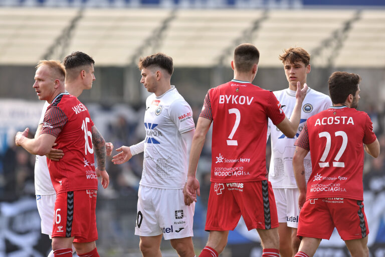 2025.03.30 Krakow
Pilka nozna , Betclic II liga , sezon 2024/25
Hutnik Krakow - Zaglebie Sosnowiec
N/z Pilkarze po meczu
Foto Krzysztof Porebski / PressFocus

2025.03.30 Krakow
Football , Polish league, third level , 2024/2025 season
Hutnik Krakow - Zaglebie Sosnowiec
Pilkarze po meczu
Credit: Krzysztof Porebski / PressFocus