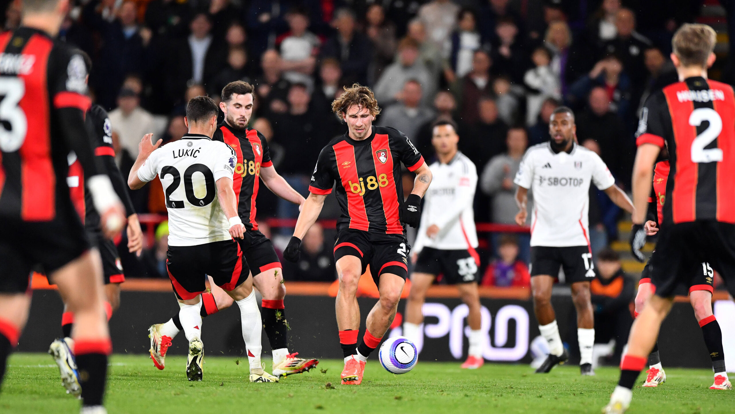 AFC Bournemouth v Fulham, Premier League, Football, Vitality Stadium, Bournemouth, Dorset, UK - 14 Apr 2025 Illya Zabarnyi of AFC Bournemouth on the ball Bournemouth Vitality Stadium Dorset GBR, UK NEWSPAPERS OUT Copyright: xMarkxEnfieldx
2025.04.14 Bournemouth
pilka nozna , liga angielska
AFC Bournemouth - Fulham
Foto IMAGO/PressFocus

!!! POLAND ONLY !!!