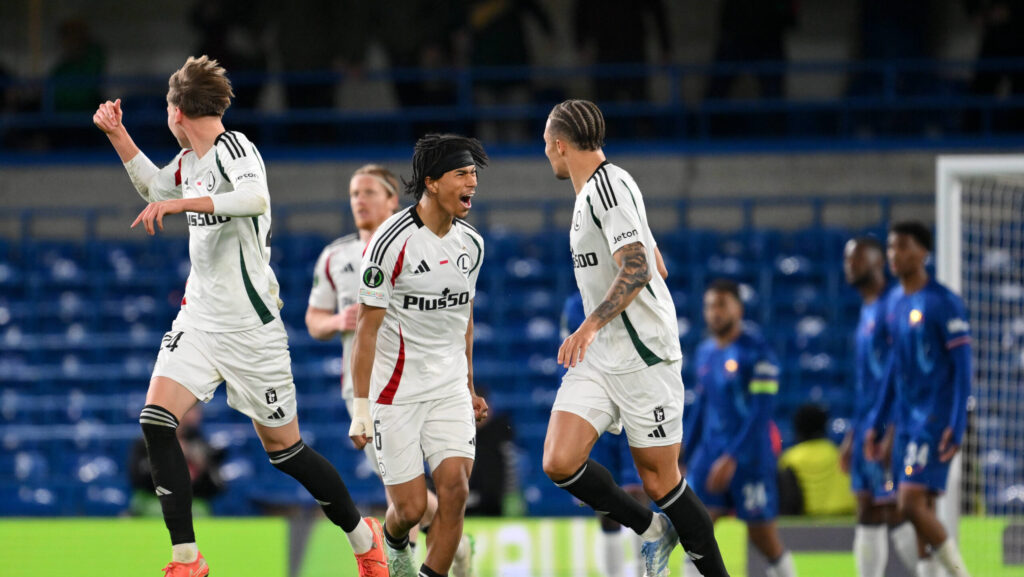 Football - 2024 / 2025 UEFA Conference League - Quarter-Finals - Second Leg - Chelsea vs Legia Warszawa - Stamford Bridge - Thursday 17th April 2025. Legia Warsaw s Steve Kapuadi r celebrates scoring his side s second goal with Maxi Oyedele. COLORSPORT / Ashley Western PUBLICATIONxNOTxINxUK
2025.04.17 Londyn
pilka nozna , Liga Konferencji
Chelsea Londyn - Legia Warszawa
Foto IMAGO/PressFocus

!!! POLAND ONLY !!!