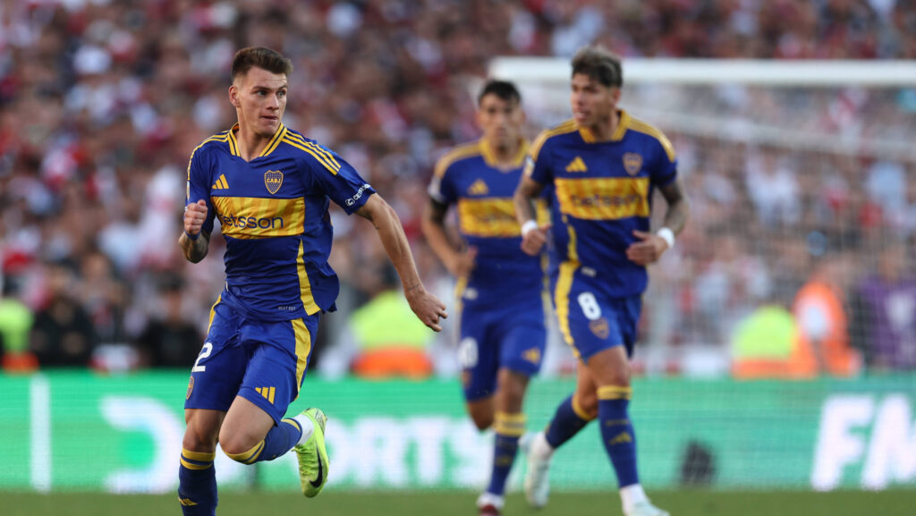 Boca Juniors midfielder Kevin Zenon L controls the ball during the 2025 Apertura Tournament of the Argentine Professiona Boca Juniors midfielder Kevin Zenon L controls the ball during the 2025 Apertura Tournament of the Argentine Professional Football League match against River Plate, at El Monumental stadium in Buenos Aires, on April 27, 2025 BUENOS AIRES ARGENTINA Copyright: xALEJANDROxPAGNIx BUENOS AIRES ARGENTINA *** Boca Juniors midfielder Kevin Zenon L controls the ball during the 2025 Apertura Tournament of the Argentine Professiona Boca Juniors midfielder Kevin Zenon L controls the ball during the 2025 Apertura Tournament of the Argentine Professional Football League match against River Plate, at El Monumental stadium in Buenos Aires, on April 27, 2025 BUENOS AIRES ARGENTINA Copyright xALEJANDROxPAGNIx BUENOS AIRES ARGENTINA Copyright: xIMAGO/ALEJANDROxPAGNIx
2025.04.27 Buenos Aires
pilka nozna , liga argentynska
River Plate - Boca Juniors
Foto IMAGO/PressFocus

!!! POLAND ONLY !!!