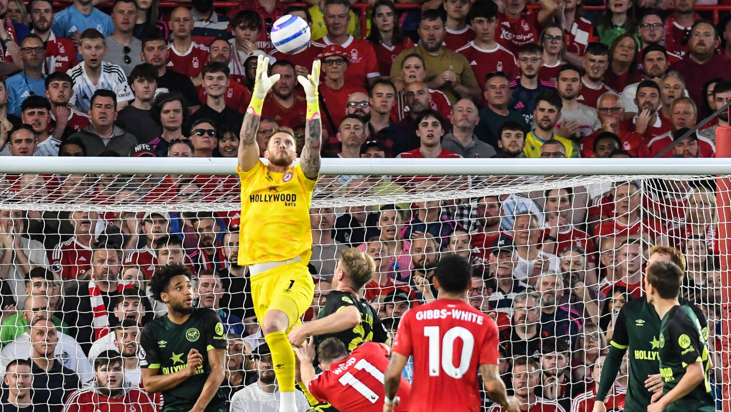 Nottingham Forest v Brentford, English Premier League, The City Ground, Nottingham, UK - 1 MAY 2025 Brentford s Goalkeeper Mark Flekken rises high to catch the ball Nottingham The City Ground Nottingham GBR, UK NEWSPAPERS OUT Copyright: xRichardxBowcottx
2025.05.01 Nottingham
pilka nozna , liga angielska
Nottingham Forest - Brentford
Foto IMAGO/PressFocus
!!! POLAND ONLY !!!