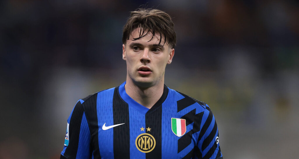 Milan, Italy, 3rd May 2025. Nicola Zalewski of FC Internazionale looks on during the Internazionale vs Hellas Verona Serie A match at Giuseppe Meazza, Milan. Picture credit should read: Jonathan Moscrop / Sportimage EDITORIAL USE ONLY. No use with unauthorised audio, video, data, fixture lists, club/league logos or live services. Online in-match use limited to 120 images, no video emulation. No use in betting, games or single club/league/player publications. SPI_105_JM_INTER_HELLAS_ SPI-3884-0105
2025.05.03 Mediolan
pilka nozna , liga wloska
Inter Mediolan - Hellas Verona
Foto IMAGO/PressFocus

!!! POLAND ONLY !!!
