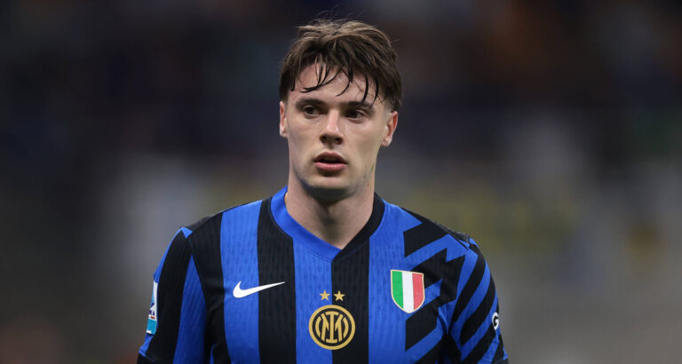 Milan, Italy, 3rd May 2025. Nicola Zalewski of FC Internazionale looks on during the Internazionale vs Hellas Verona Serie A match at Giuseppe Meazza, Milan. Picture credit should read: Jonathan Moscrop / Sportimage EDITORIAL USE ONLY. No use with unauthorised audio, video, data, fixture lists, club/league logos or live services. Online in-match use limited to 120 images, no video emulation. No use in betting, games or single club/league/player publications. SPI_105_JM_INTER_HELLAS_ SPI-3884-0105
2025.05.03 Mediolan
pilka nozna , liga wloska
Inter Mediolan - Hellas Verona
Foto IMAGO/PressFocus

!!! POLAND ONLY !!!