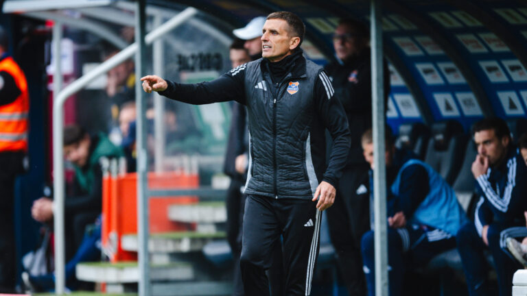 2025.05.04 Gdynia Pilka Nozna Betclic 1 liga sezon 2024/2025 Mecz Arka Gdynia - Bruk Bet Termalica Nieciecza N/z Marcin Brosz Foto Piotr Matusewicz / PressFocus

2025.05.04 Gdynia
Football Polish first division season 2024/2025
Arka Gdynia - Bruk Bet Termalica Nieciecza
Marcin Brosz
Credit: Piotr Matusewicz / PressFocus