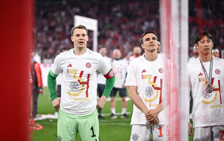 Fussball 1. Bundesliga Saison 2024/2025 33. Spieltag FC Bayern Muenchen - Borussia Moenchengladbach 10.05.2025 Der FC Bayern feiert den Gewinn der 34. Deutschen Meisterschaft: Torwart Manuel Neuer, Joao Palhinha und Hiroki Ito v.li. in den Meistershirts *** Football 1 Bundesliga Season 2024 2025 33 Matchday FC Bayern Muenchen Borussia Moenchengladbach 10 05 2025 FC Bayern celebrates winning the 34 German Championship Goalkeeper Manuel Neuer, Joao Palhinha and Hiroki Ito from left in the championship shirts
2025.05.10 Monachium
pilka nozna , liga niemiecka
Bayern Monachium - Borussia Moenchengladbach
Foto IMAGO/PressFocus

!!! POLAND ONLY !!!