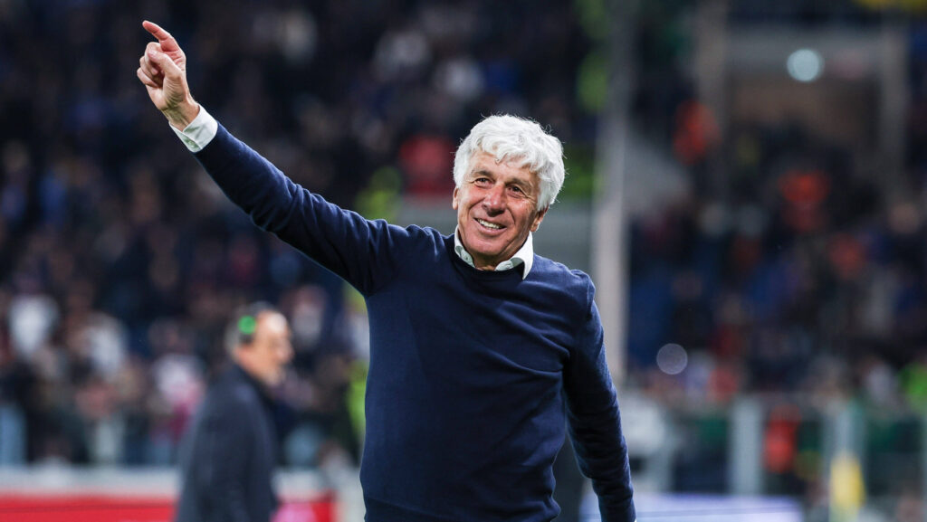 Atalanta BC vs AS Roma - Serie A 2024/25 - 12/05/2025 Gian Piero Gasperini Head Coach of Atalanta BC greets the fans at the end of the match during Serie A 2024/25 football match between Atalanta BC and AS Roma at Gewiss Stadium *** Atalanta BC vs AS Roma Serie A 2024 25 12 05 2025 Gian Piero Gasperini Head Coach of Atalanta BC greets the fans at the end of the match during Serie A 2024 25 football match between Atalanta BC and AS Roma at Gewiss Stadium Copyright: xBEAUTIFULxSPORTS/Carabellix
2025.05.12 Bergamo
pilka nozna , liga wloska
Atalanta Bergamo - AS Roma 
Foto IMAGO/PressFocus

!!! POLAND ONLY !!!